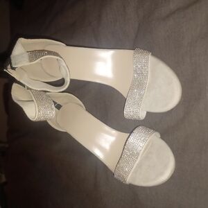 Source Unknown White Cream Heels with Sparkling Embellishments